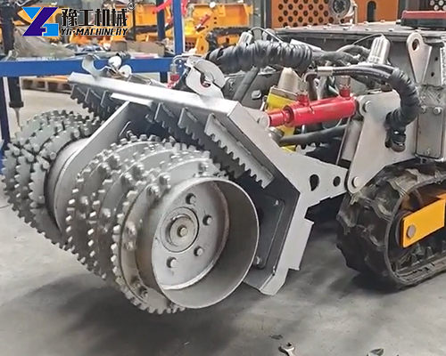 crawler dredging robot with crushing structure