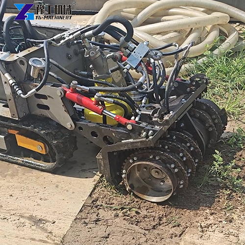 sludge cleaning machine with a heavy-duty breaking head